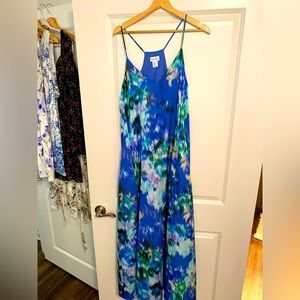 Maxi dress in summer blue floral! 💙